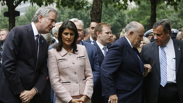 Spojen stty si pipomnaj sedmnct vro nejkrvavjch teroristickch tok na zem USA. Zleva starosta New Yorku Bill de Blasio, velvyslankyn v OSN Nikki Haley, bvaly starosta msta Rudy Giuliani a bval guvernr New Jersey Chris Christie. (11. z 2018)