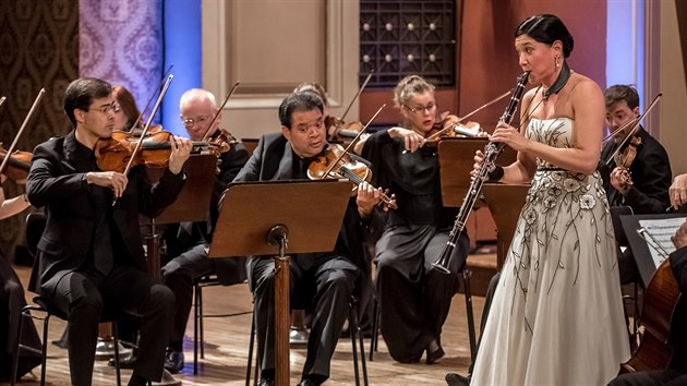 Sharon Kamov vystoupila na Dvokov Praze s londnskm souborem Academy of St Martin in the Fields.