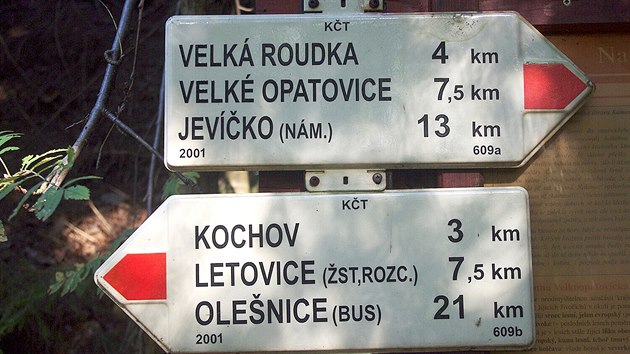 Turistick znaka mezi Velkmi Opatovicemi a Letovicemi