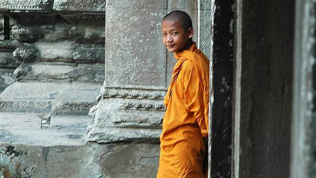 V Thajsku se žena nesmí mnicha dotýkat, velmi ho tím vyděsí a je to proti zavedeným pravidlům.