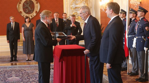 Prezident Miloš Zeman jmenoval předsedou Nejvyššího správního soudu Michala Mazance. Ve funkci vystřídá od 1. října Josefa Baxu. (18. září 2018)
