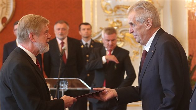 Prezident Miloš Zeman jmenoval předsedou Nejvyššího správního soudu Michala Mazance. Ve funkci vystřídá od 1. října Josefa Baxu. (18. září 2018)