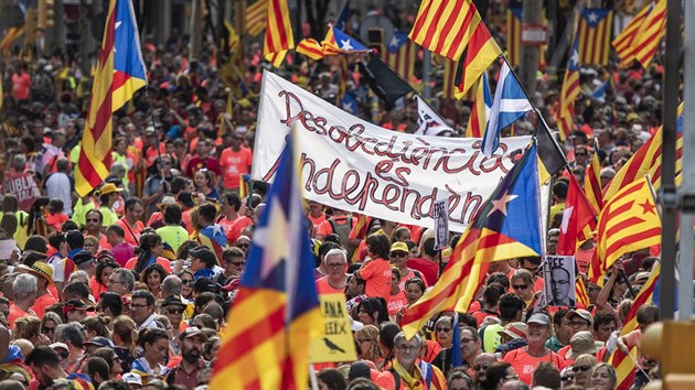 V Barcelon demonstruje zhruba milion lid za nezvislost Katalnska. Manifestace se kon u pleitosti Dne Katalnska (La Diada). (11. z 2018)