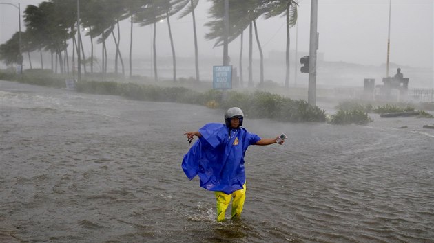 Filipny zashl tajfun Mangkhut (15. z 2018).