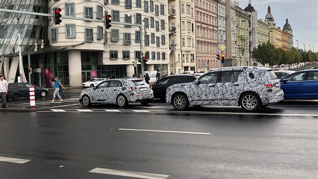 Maskovan prototypy Mercedes v Praze: GLB a A-Class