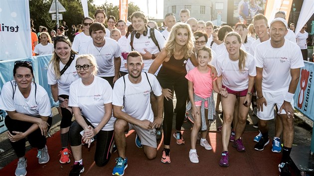 Tm Mafra v ele s modertorkou Karlou Mrkovou, kter vzala na tra i svou dceru, podpoila osobn na startu Tereza Maxov.