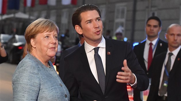 Rakousk kancl Sebastian Kurz s nmeckou kanclkou Angelou Merkelovou na neformlnm summitu Evropsk unie v Salzburku (19. z 2018)