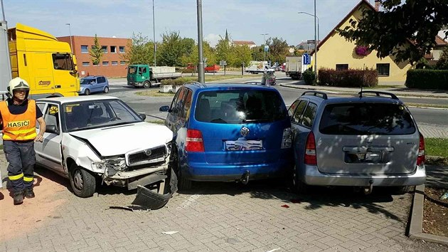 idika si spletla brzdu s plynem. Peltla kruhov objezd a nabourala ti auta na parkoviti.