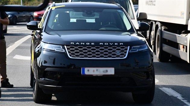 Prat policist zastavili na Jin spojce zdrogovanho Polka v luxusnm Range Roveru, kter byl odcizen v Rakousku.