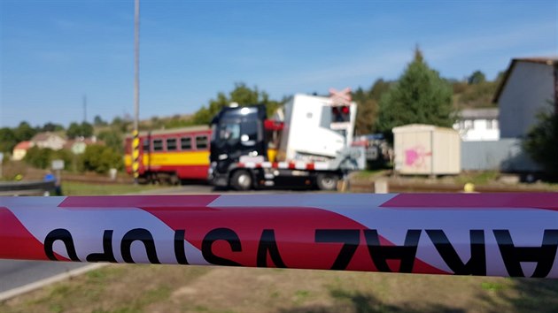 V Kralupech nad Vltavou se na přejezdu srazil kamion s vlakem. (18.9.2018)