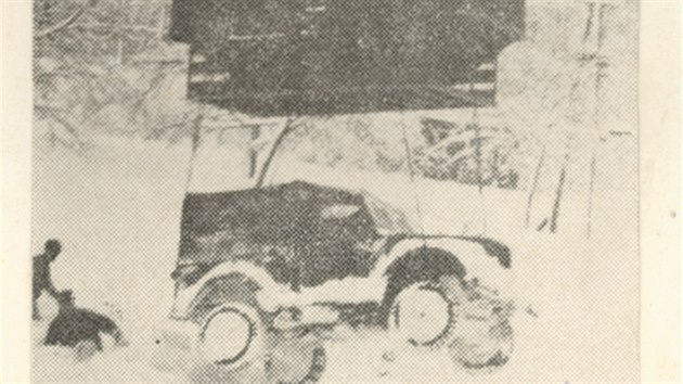 Lanovka jednou svezla z Černé hory auto, které v tam uvízlo kvůli nečekanému sněžení.