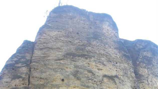 Skála v Prachovských skalách, ze které se zřítil horolezec (16.9.2018).