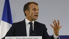 Francouzský prezident Emmanuel Macron pedstavil v Paíi plán na pomoc chudým....