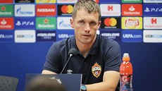 Viktor Gonarenko, trenér CSKA Moskva, na pedzápasové tiskové konferenci v...