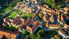 Areál krumlovských klášterů pohledem z balonu
