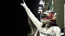 Lewis Hamilton odstartuje do Velké ceny Singapuru z pole position.