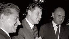 Architekt Karel Prager (uprostřed) na snímku z roku 1967