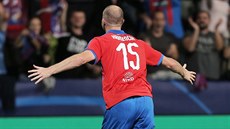 Plzeský Michael Krmeník se raduje z gól v Lize mistr proti CSKA Moskva.