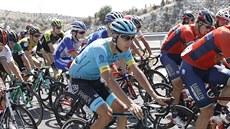 DRSNÁ HORA. Chris Froome se trápí pi stoupání na Los Machucos na Vuelt 2017. V pítím roníku se sem panlský závod vrátí.