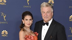 Alec Baldwin a jeho manelka Hilaria na cenách Emmy (Los Angeles, 17. záí 2018)