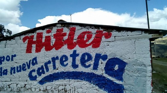 Peruánské msto Yúngar zaplavily v minulých dnech pedvolební plakáty Hitlera...