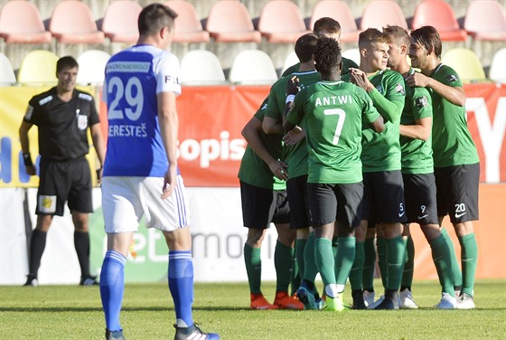 Hrái Píbrami se radují z gólu v utkání proti Mladé Boleslavi.