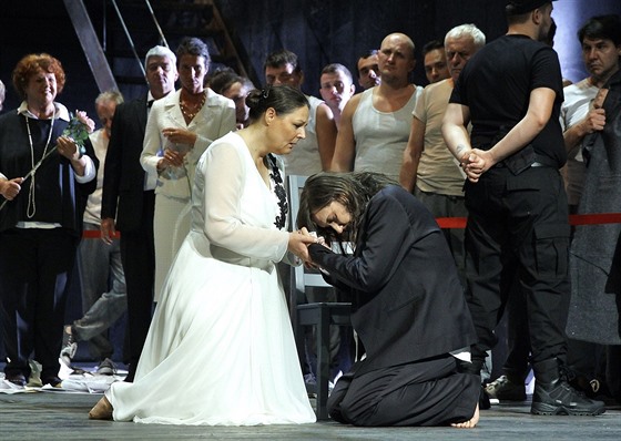 Melanie Dienerová (Leonora) a Daniel Frank (Florestan) v Beethovenov Fideliu...