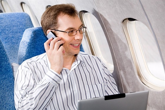 Telefonování v letadle bude v USA federální zloin, za který bude hrozit vzení.