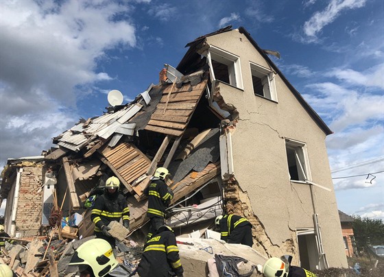 Exploze zniila rodinný dm v Mostkovicích na Prostjovsku. Uvnit zemel jeden...