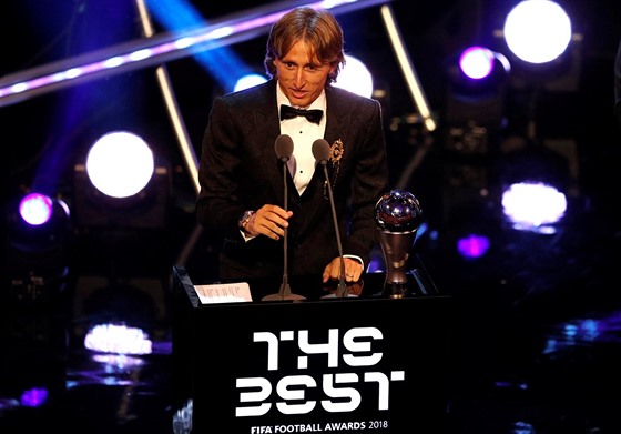 Luka Modri pevzal cenu pro nejlepího fotbalistu sezony.