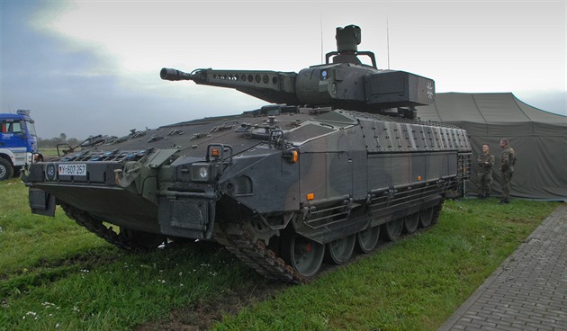 Obrnnec Puma S1 na Dnech NATO v Ostrav