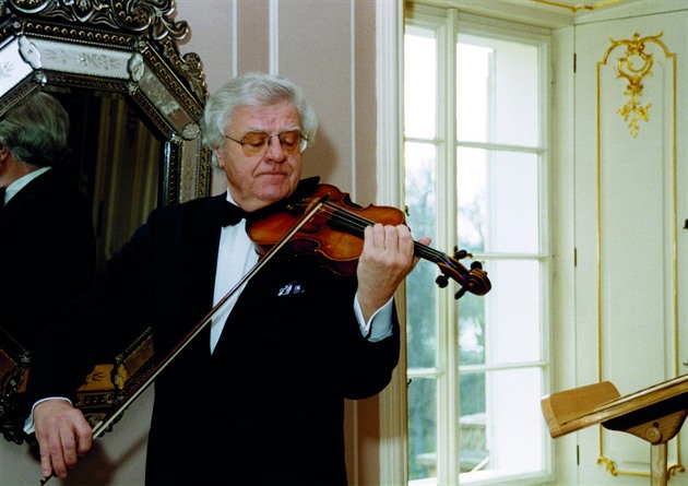 Josef Suk na zámku tiín v roce 1998