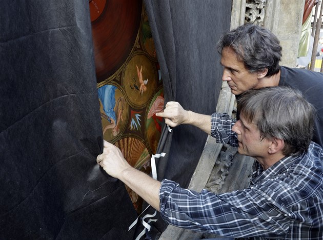 Zrestaurovaný Staromstský orloj se po msících oprav znovu spustí 28. záí...