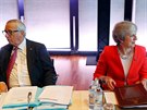 Britská premiérka Theresa Mayová a pedseda komise Jean-Claude Juncker na...