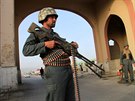 Afghánský policista ve mst Ghazní (16. záí 2018)