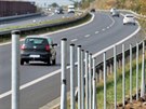 editelství silnic a dálnic staví kolem dálnice D6 ploty, které mají zamezit...