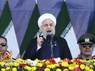 Íránský prezident Hasan Rúhání na vojenské pehlídce v Ahvázu. (22. záí 2018)