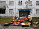 ena prodává zelenina v severní ásti Vorkuty. (17. záí 2018)