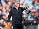 Trenér Manchesteru United Jose Mourinho bhem utkání s West Hamem.