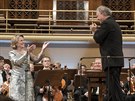 Mezzosopranistka Bernarda Finková a dirigent Manfred Honeck na závreném...