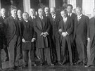 Pedseda vlády Antonín vehla se svou vládou na snímku z roku 1925.