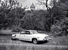 Pedstavení nového estimístného osobní automobilu Tatra 603 u zámku Konopit...