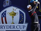 Tiger Woods pi tréninku na Ryder Cup na hiti Le Golf National u Paíe.