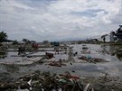 Indonéský ostrov Sulawesi postihlo silné zemtesení, které následovala a...