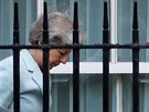 Britská premiérka Theresa Mayová se vrací do svého sídla v Downing Street 10 v...