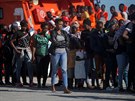 Afrití migranti se vylodili ve panlské Malaze (23. záí 2018)