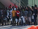 Afrití migranti se vylodili ve panlské Malaze (23. záí 2018)