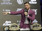 Neurvalý Conor McGregor ped zápasem v UFC.