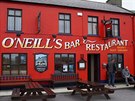 Pub je po Irsku rozesetých na 10 tisíc. A navtvují je nejstarí generace i...
