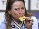 Annemiek van Vleutenová se raduje ze svtového zlata v cyklistické asovce.